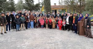 Öğrenciler kaymakamı Fenerbahçe bayraklarıyla karşıladı!