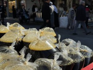 Ramazanın vazgeçilmezi: Urfa’da almak isteyenler uzun kuyruklar oluşturuyor!