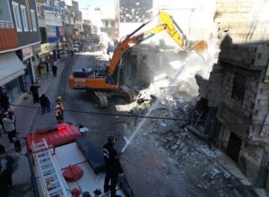 Urfa'da 49 yapı kamulaştırılacak: Yılların trafik sorunu çözülecek!