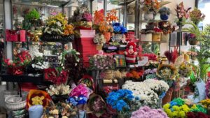 Urfa'da Sevgililer Günü'nde dikkat çeken yazı: "Çiçek girmeyen eve avukat girer"