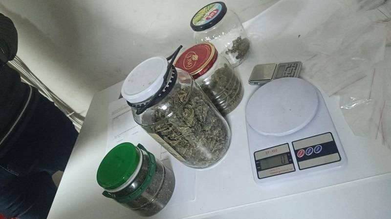 Zehir tacirlerine şok baskın: Polis dilenci kılığında kapıyı açtırdı!