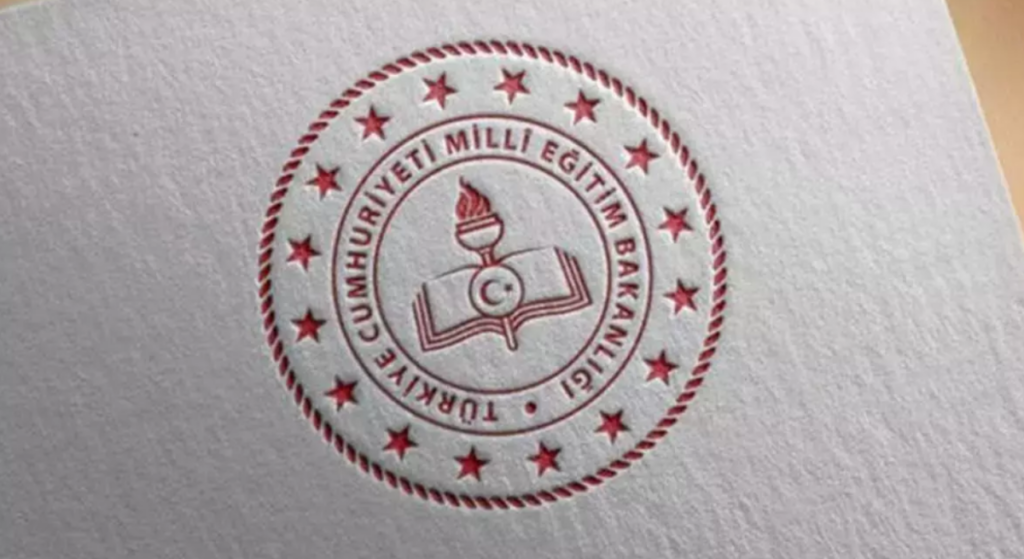 Ders zili yeniden çaldı: Milyonlarca öğrenci ders başı yaptı!