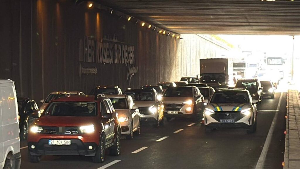 Düğün konvoyunda kaza: Çok sayıda yaralı var!