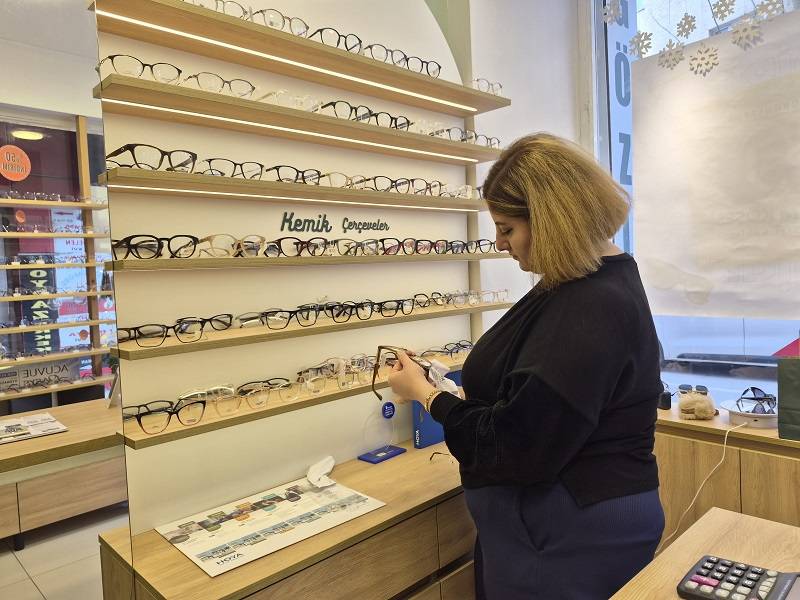 Gözlük uzmanından dijital ekran bağımlılığına karşı önemli uyarılar!