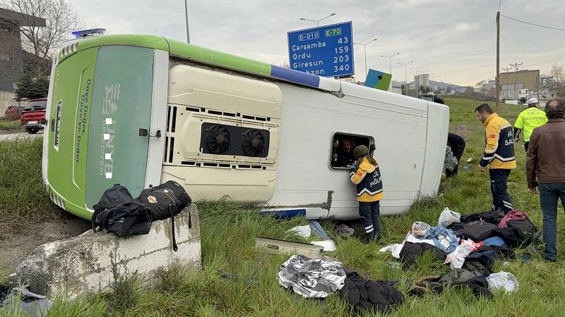 Öğrencileri taşıyan araç devrildi: Çok sayıda yaralı var!