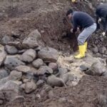 Selde hasar gören sulama göletini vatandaşlar onardı!