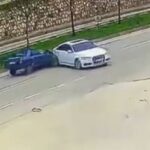 Sürücüsüz araç trafiğe çıktı: O anlar kamerada!