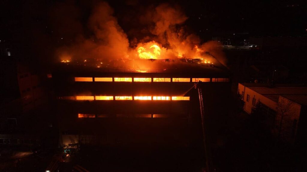 Trabzon'da fındık fabrikasındaki yangın!