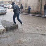 Urfa’da sağanak yağış cadde ve sokakları göle çevirdi!