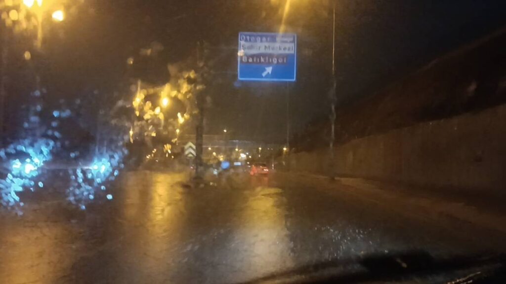 Urfa'da sağanak yağış etkili oldu!