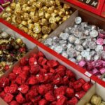 Urfa’da tezgahlar rengarenk: Bayramın vazgeçilmezine yoğun ilgi!