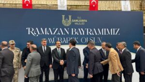 Vali Şıldak vatandaşlarla bayramlaştı!