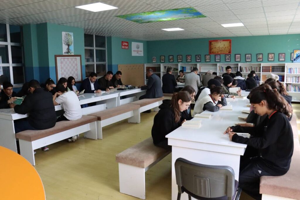 Büyükşehir'den Kütüphaneler Haftası'nda kitap okuma etkinliği!