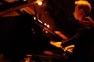 Candela sahne alıyor! Şanlıurfa’da mum ışığında büyüleyici konserCandela sahne alıyor!