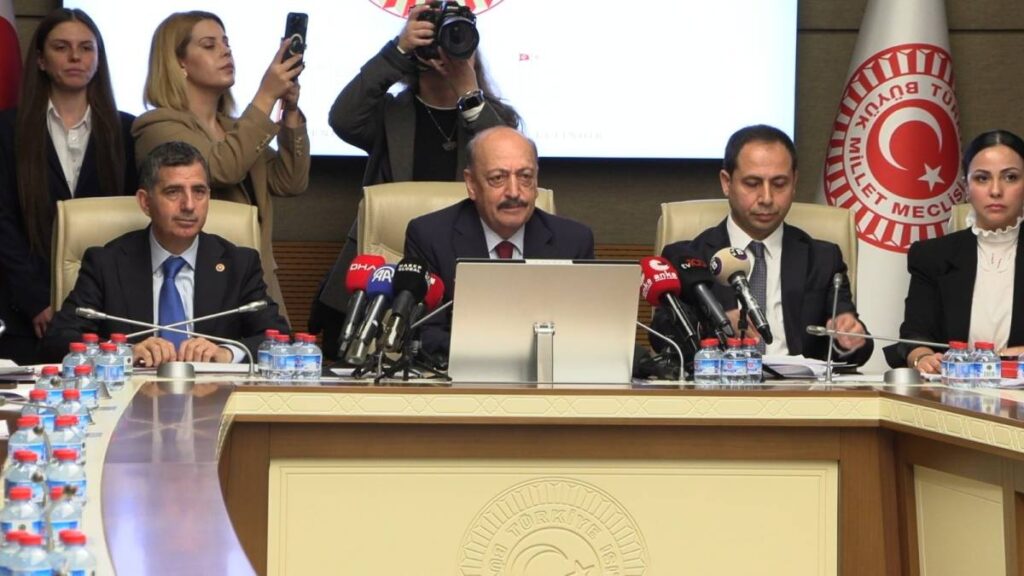 Doğum izni ve sosyal medya düzenlemesi teklifi komisyonda!