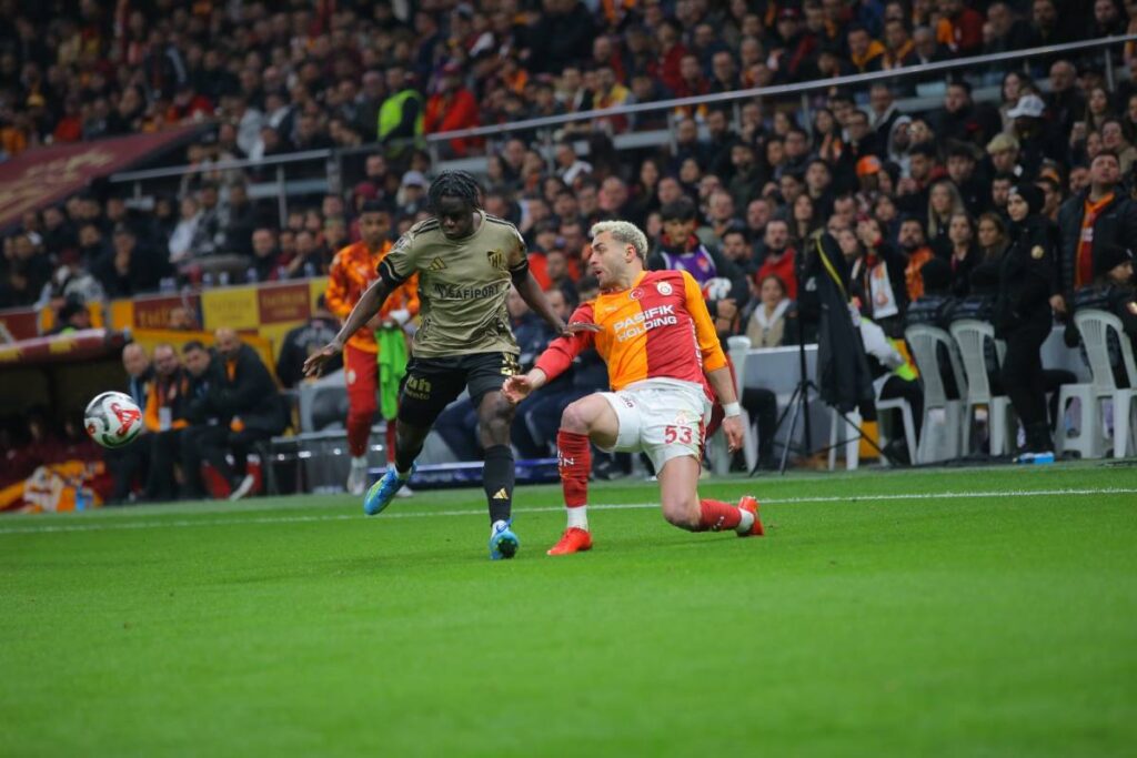 Galatasaray evinde ağır yara aldı!