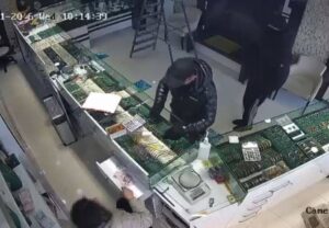 Kuyumcuda soygun girişimi: O anlar Kamerada!