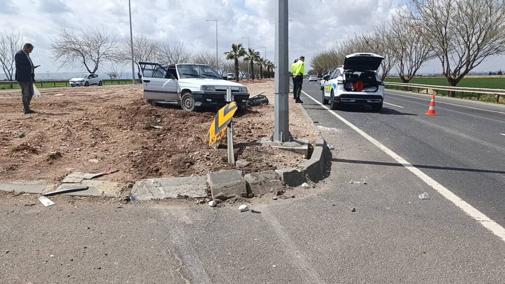 Şanlıurfa'da iki otomobil çarpıştı: Yaralılar var!