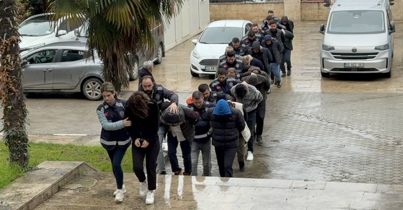 Urfa'da aralarında! 13 ilde milyonluk araç vurgunu!