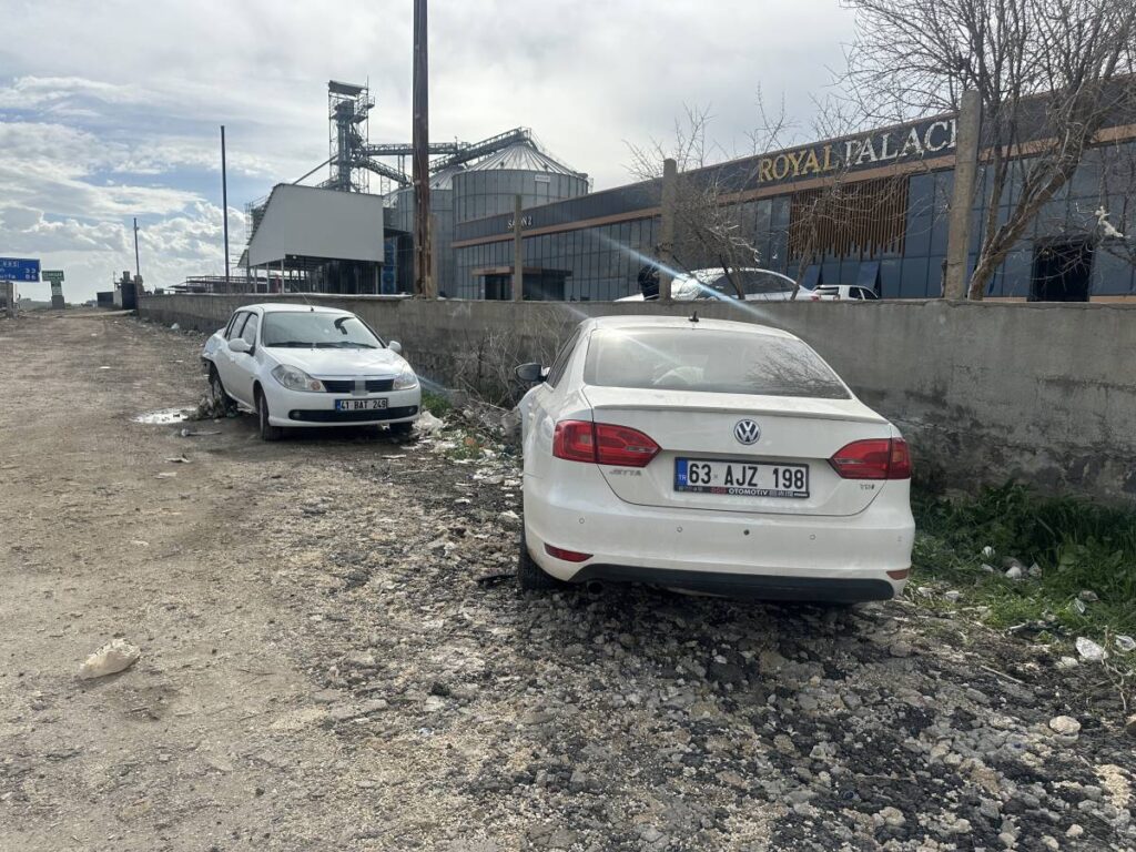 Urfa'da otomobil yayaya çarptı: 1’i ağır 2 yaralı!