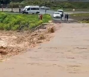 Urfa'da sağanak yağış sele neden oldu!