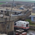 Urfa’da şiddetli fırtına çatıları uçurdu!