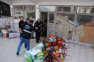 Vatandaşa yedireceklerdi! Urfa'da zehir saçan depoya baskın!