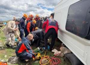 Yolcu otobüsü devrildi: Ölü ve yaralılar var!